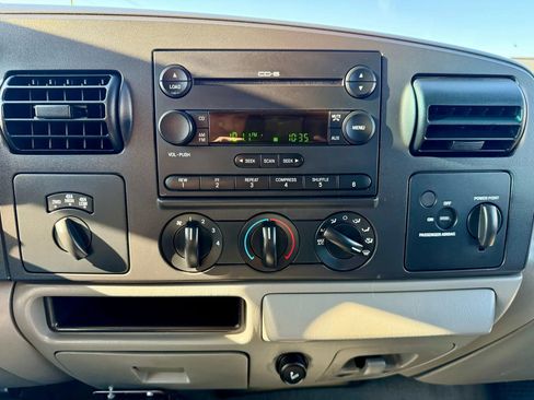 Used 2005 Ford F250 XLT image 14