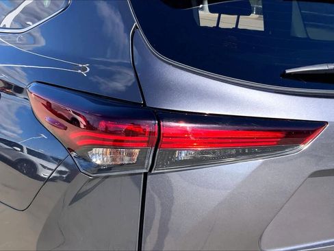 Used 2024 Toyota Highlander LE image 28