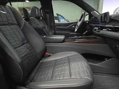 Certified 2024 Cadillac Escalade ESV Sport Platinum image 10