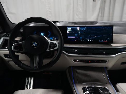 Used 2024 BMW X7 xDrive40i w/ M Sport Package image 3