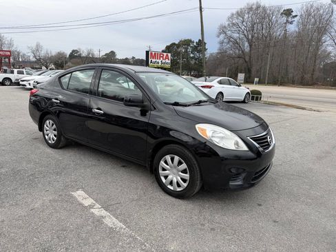 Used 2014 Nissan Versa SV image 8