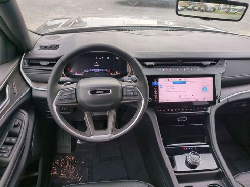 New 2026 Jeep Grand Cherokee L Limited w/ Luxury Tech Group II RWD image 28