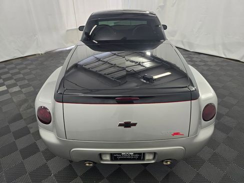 Used 2005 Chevrolet SSR w/ Preferred Equipment Group RWD image 13