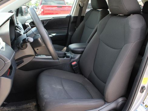 Used 2020 Toyota RAV4 LE w/ All Weather Liner Package AWD/4WD image 15