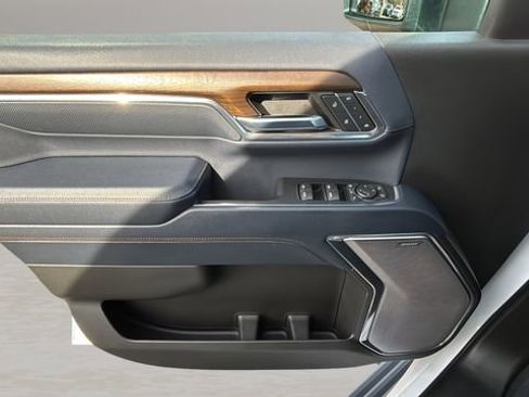 Used 2024 Chevrolet Silverado 2500 High Country w/ High Country Premium Package image 16