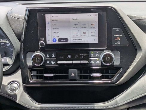Used 2023 Toyota Highlander L FWD image 18