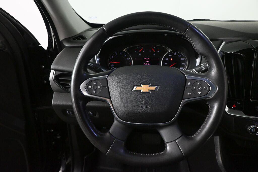 Used 2021 Chevrolet Traverse LT FWD image 2