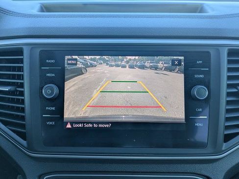 Used 2020 Volkswagen Atlas Cross Sport SE w/ Panoramic Sunroof Package FWD image 21