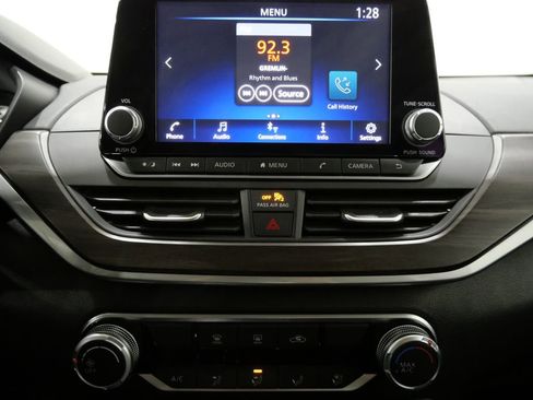 Used 2024 Nissan Altima 2.5 SV image 19