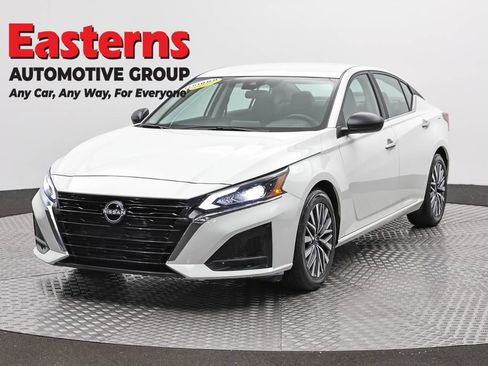 Used 2025 Nissan Altima 2.5 SV FWD image 1