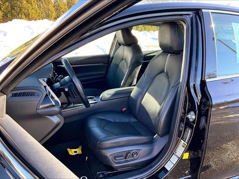 Used 2020 Toyota Camry XSE image 10