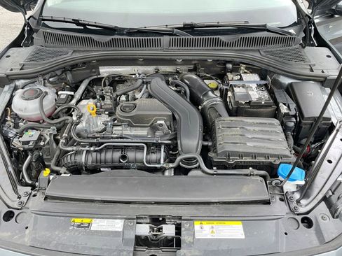 Used 2025 Volkswagen Jetta SE image 32