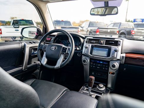Used 2019 Toyota 4Runner SR5 AWD/4WD image 26