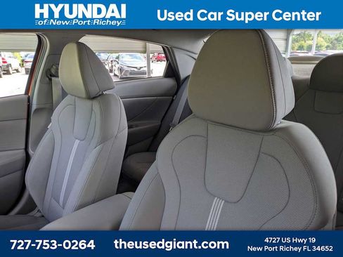 Used 2024 Hyundai Elantra SE FWD image 7
