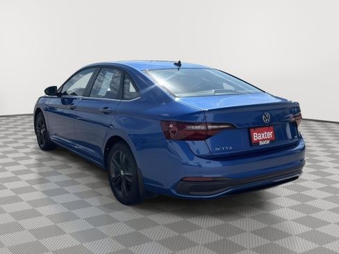 Used 2024 Volkswagen Jetta SE w/ Panoramic Sunroof Package FWD image 9