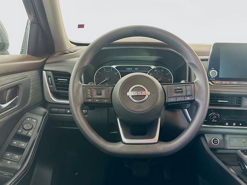 Used 2023 Nissan Rogue SV FWD image 18