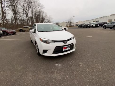 Used 2015 Toyota Corolla LE image 9