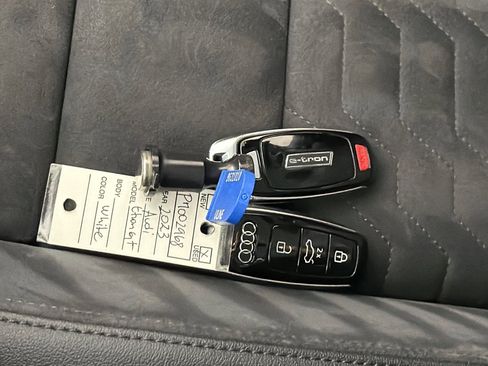 Used 2023 Audi e-tron GT Prestige w/ Prestige Package image 24