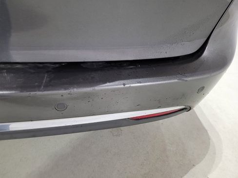 Used 2018 Chrysler Pacifica Touring-L image 9