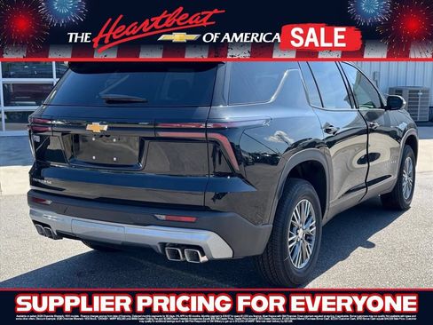 New 2026 Chevrolet Traverse LT w/ Driver Confidence Package FWD image 3