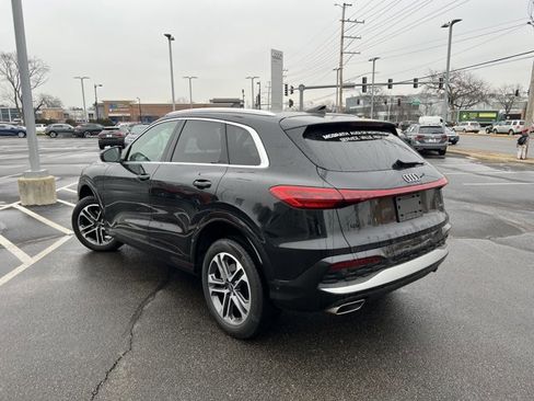 Used 2025 Audi Q5 Premium w/ Convenience Package image 4