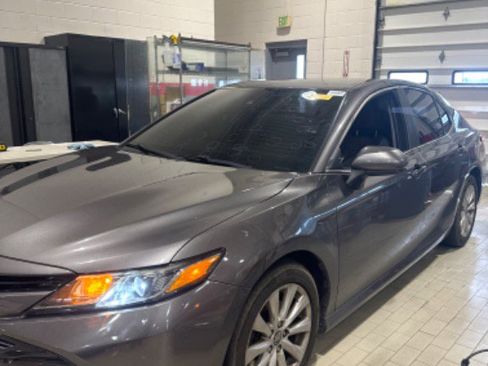 Used 2019 Toyota Camry LE image 3