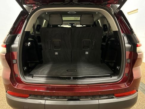 Used 2023 Jeep Grand Cherokee L Limited w/ Black Appearance Package AWD/4WD image 17