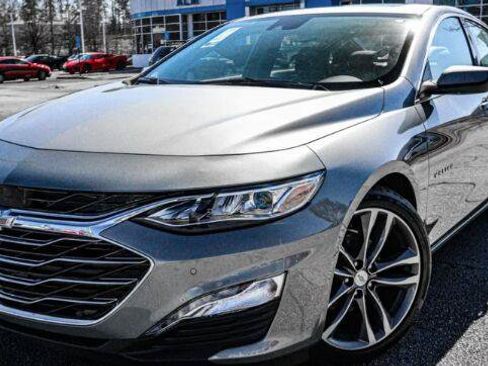Used 2025 Chevrolet Malibu LT FWD image 1