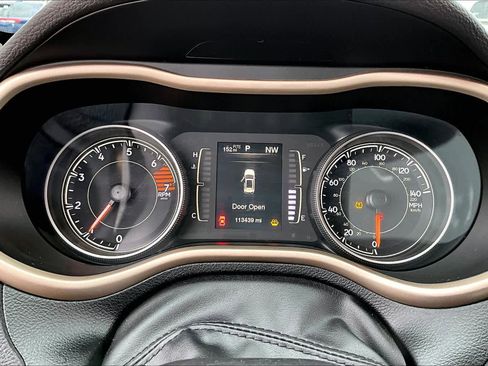 Used 2017 Jeep Cherokee Sport image 25