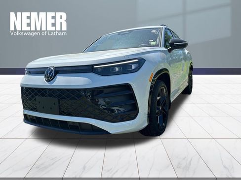 New 2026 Volkswagen Tiguan SE R-Line AWD/4WD image 1