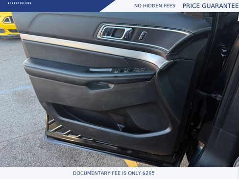 Used 2017 Ford Explorer XLT w/ Equipment Group 202A image 19