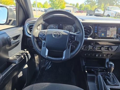 Used 2018 Toyota Tacoma TRD Sport w/ Technology Package AWD/4WD image 7