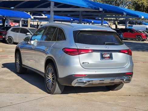 Used 2024 Mercedes-Benz GLC 300 4MATIC image 3