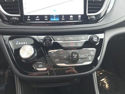 Used 2026 Chrysler Pacifica Premium FWD image 28