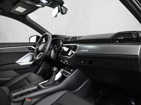 Certified 2025 Audi Q3 2.0T Premium w/ Convenience Package image 23