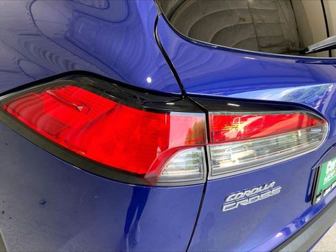 Used 2023 Toyota Corolla Cross XLE w/ Convenience Package FWD image 29