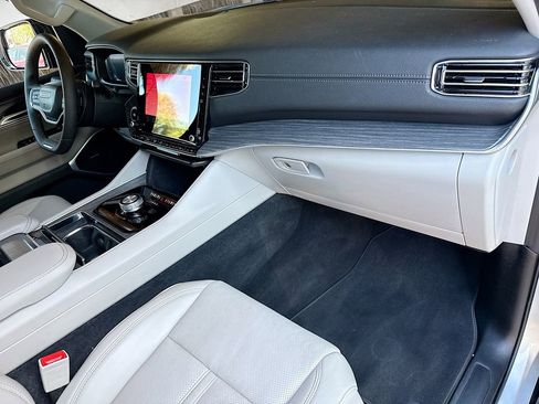 Used 2024 Jeep Wagoneer Series II w/ Flexible Seating Group RWD image 34