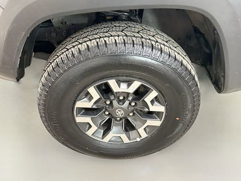 Used 2023 Toyota Tacoma TRD Off-Road w/ Technology Package AWD/4WD image 28