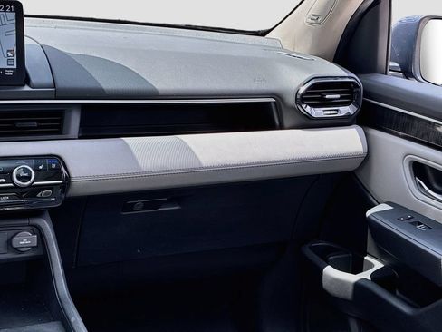Used 2025 Honda Pilot Elite image 25