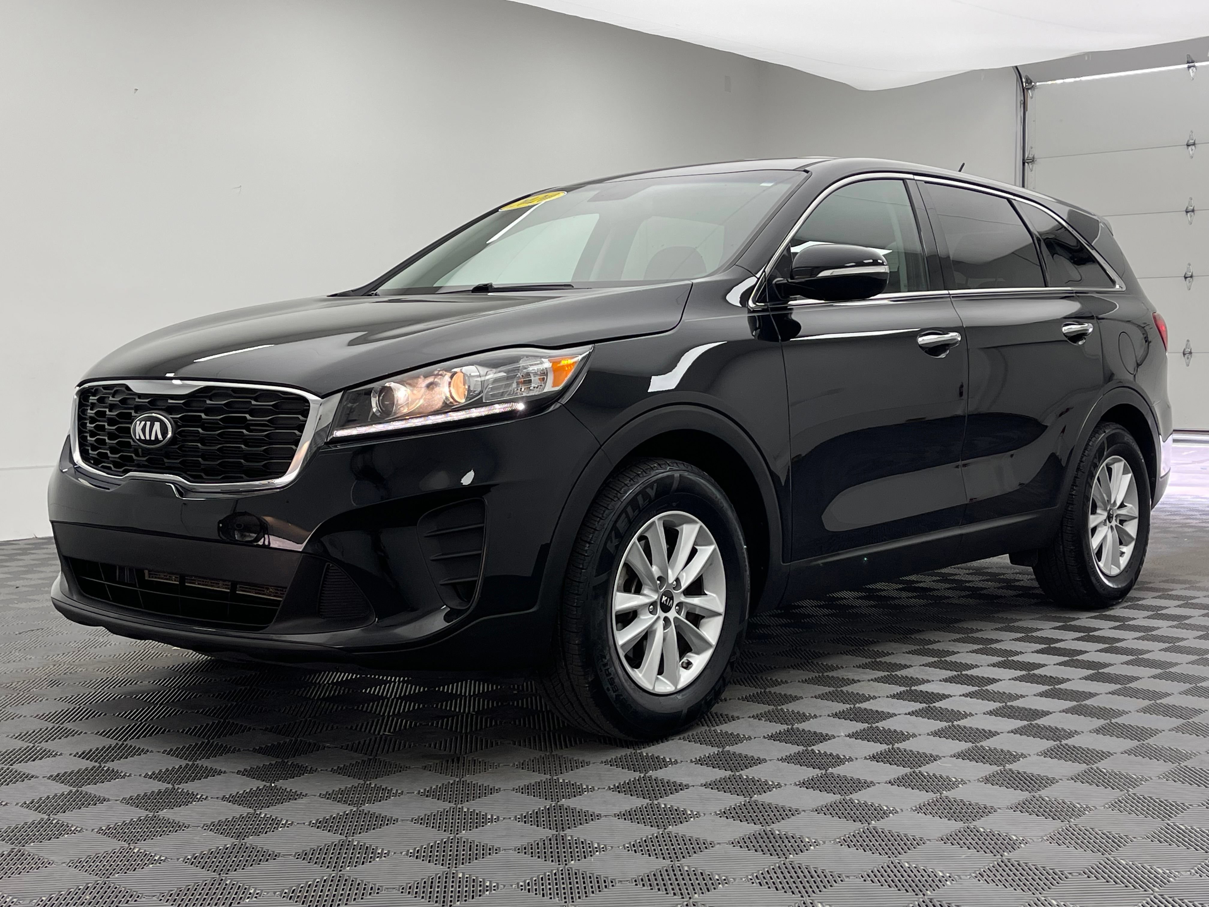 Used 2020 Kia Sorento LX FWD image 2