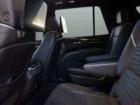 Used 2022 Cadillac Escalade Sport Platinum w/ LPO, ONYX Package AWD/4WD image 60