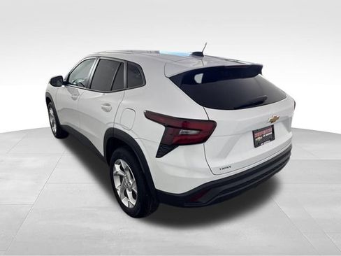 Used 2024 Chevrolet Trax LS w/ LS Convenience Package FWD image 6