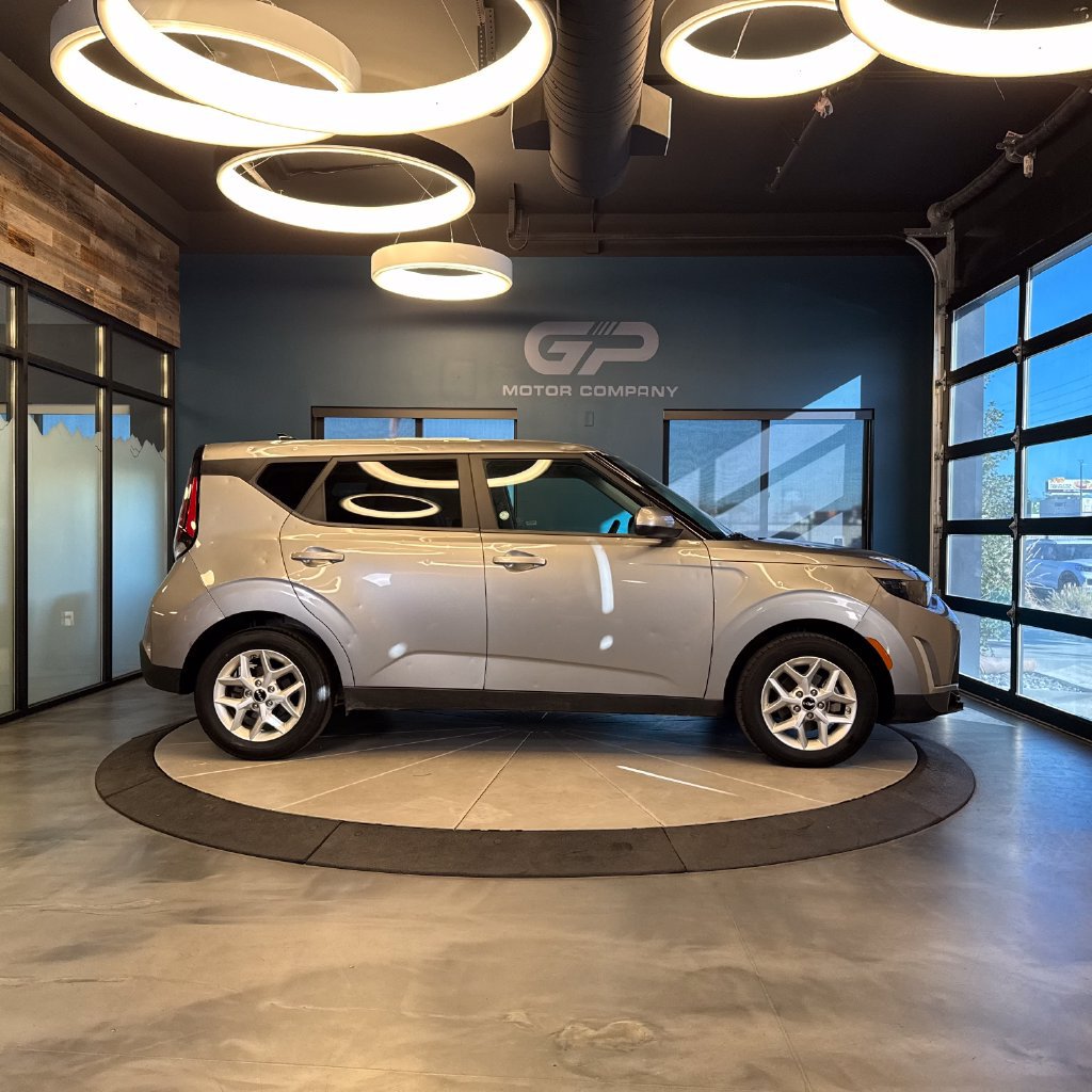 Used 2024 Kia Soul LX w/ Option Group 015 FWD image 2