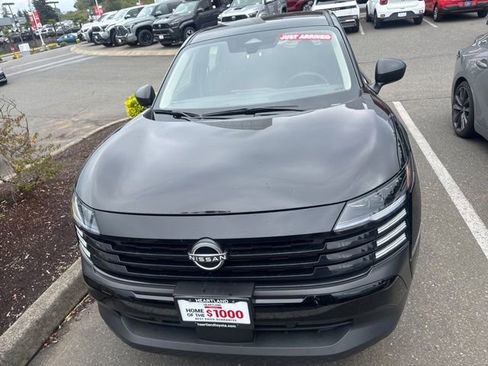 Used 2025 Nissan Kicks S image 2