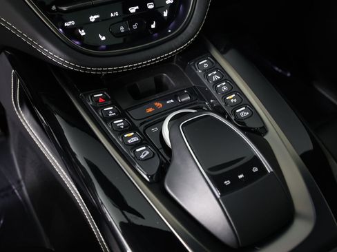 Used 2021 Aston Martin DBX image 18