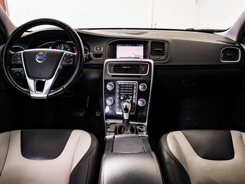 Used 2018 Volvo S60 T5 Cross Country Platinum image 31