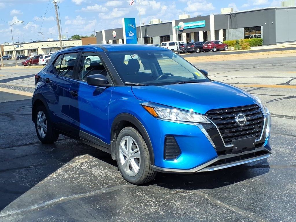 Used 2025 Nissan Kicks Play S FWD image 3