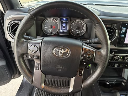 Used 2019 Toyota Tacoma TRD Sport w/ Technology Package RWD image 18