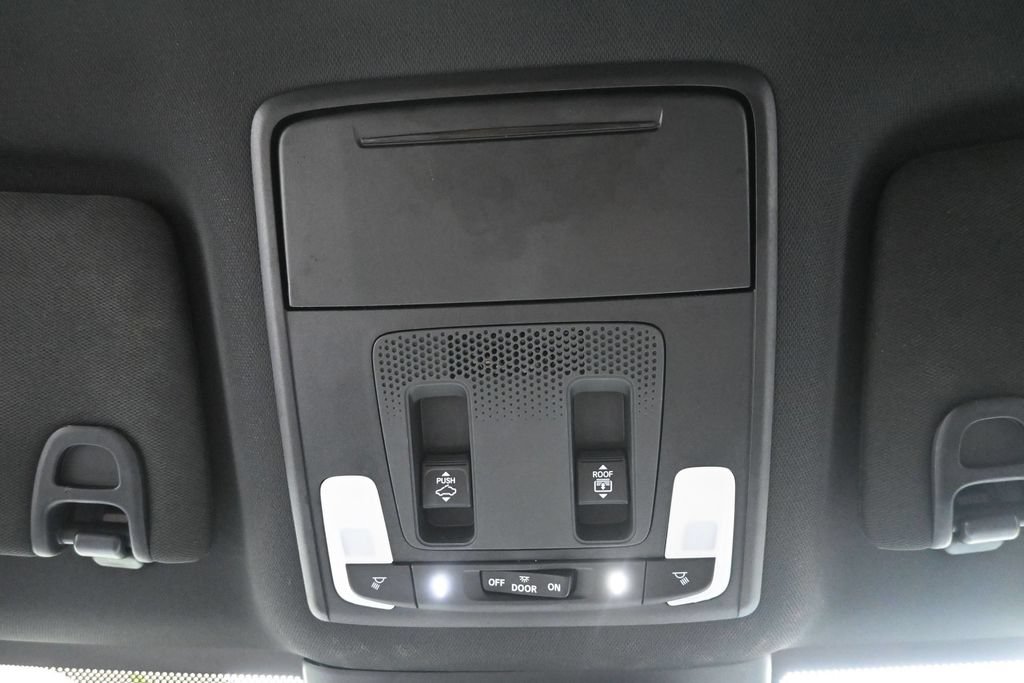 Used 2025 Honda Pilot TrailSport image 22