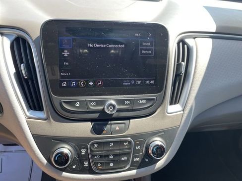 Used 2022 Chevrolet Malibu LT FWD image 17